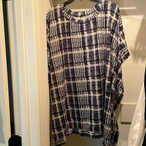 By Tavi Navy Plaid Poncho - Picture 1 of 5